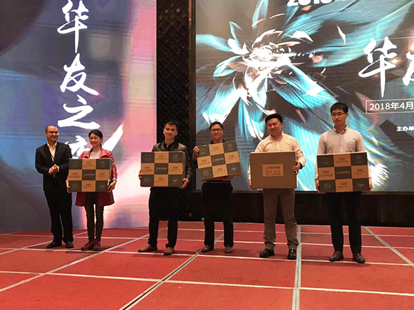 91麻豆精品国产91久久久久久风采-镍峰会领奖