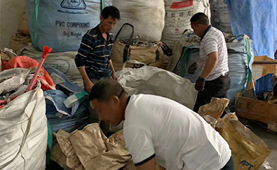 91麻豆精品国产91久久久久久金属工作场景