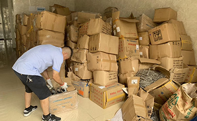 91麻豆精品国产91久久久久久金属工作场景